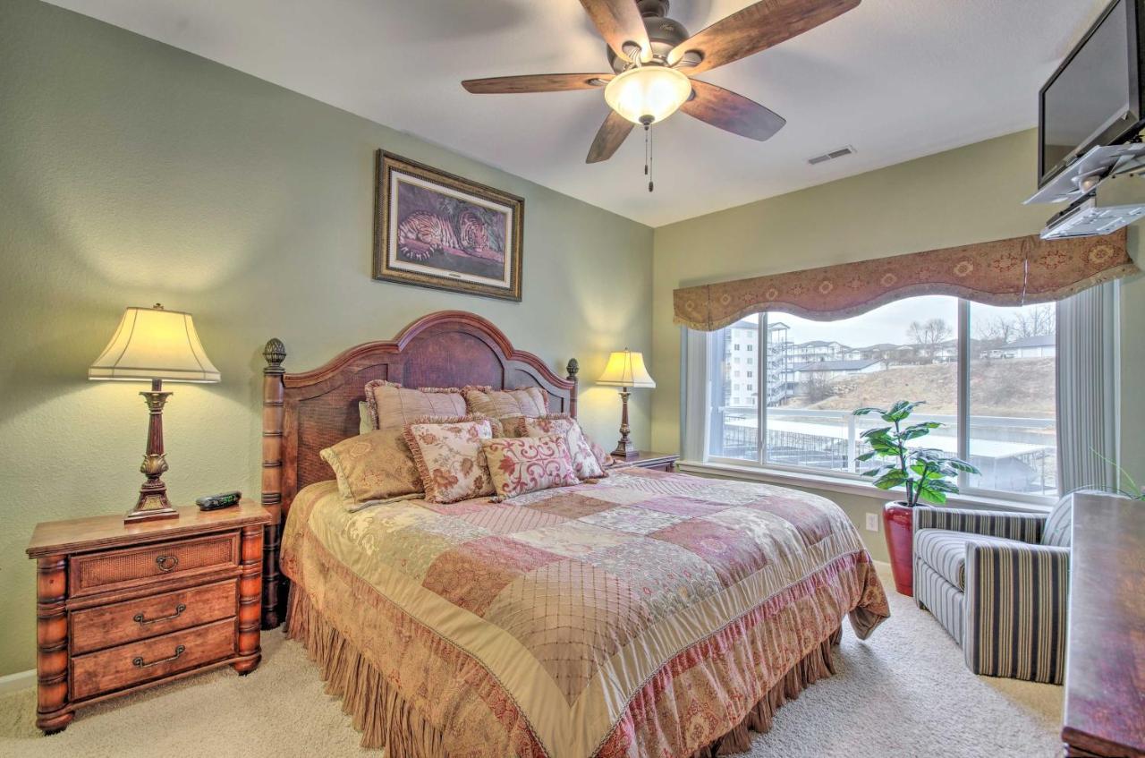 Breezy Lake Ozark Escape Dock, Slip And Pool! Luaran gambar